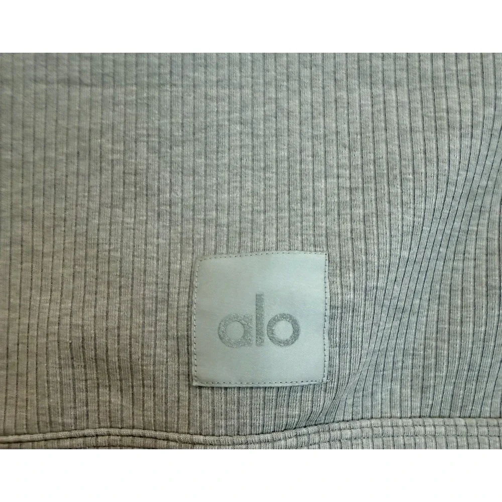 ALO Crop Top Sz S Light Gray Ribbed Knit Scoop Neck Cap Sleeves Henley Bra Top